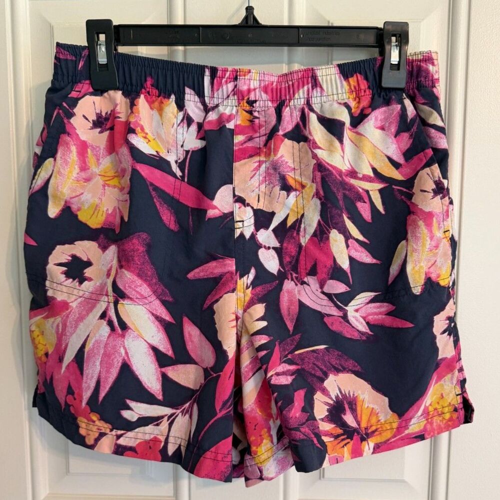 Columbia navy floral short size M